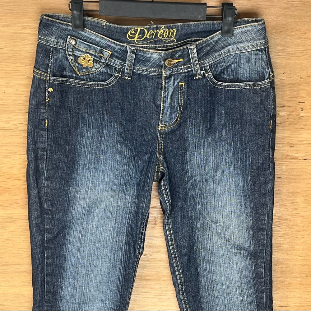Dereon Straight Jeans women’s color blue. Size. 9/10 - Picture 4 of 14
